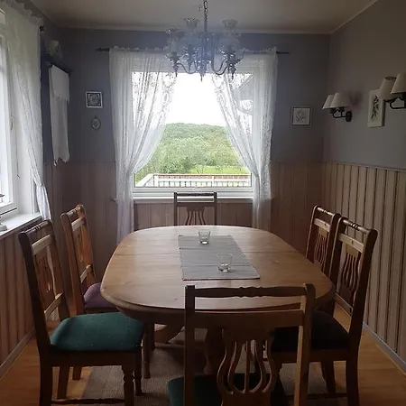 Semesterbostad Huset I Skjaeringa *