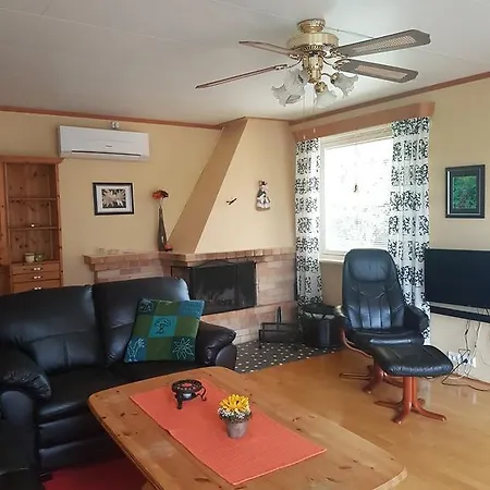 Semesterbostad Huset I Skjaeringa