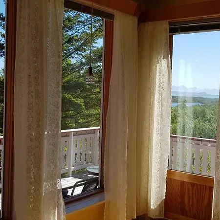 Semesterbostad Huset I Skjaeringa